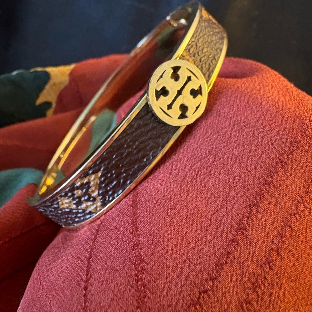 Tory Burch Fashion
Bracelets - Picture 1 of 6